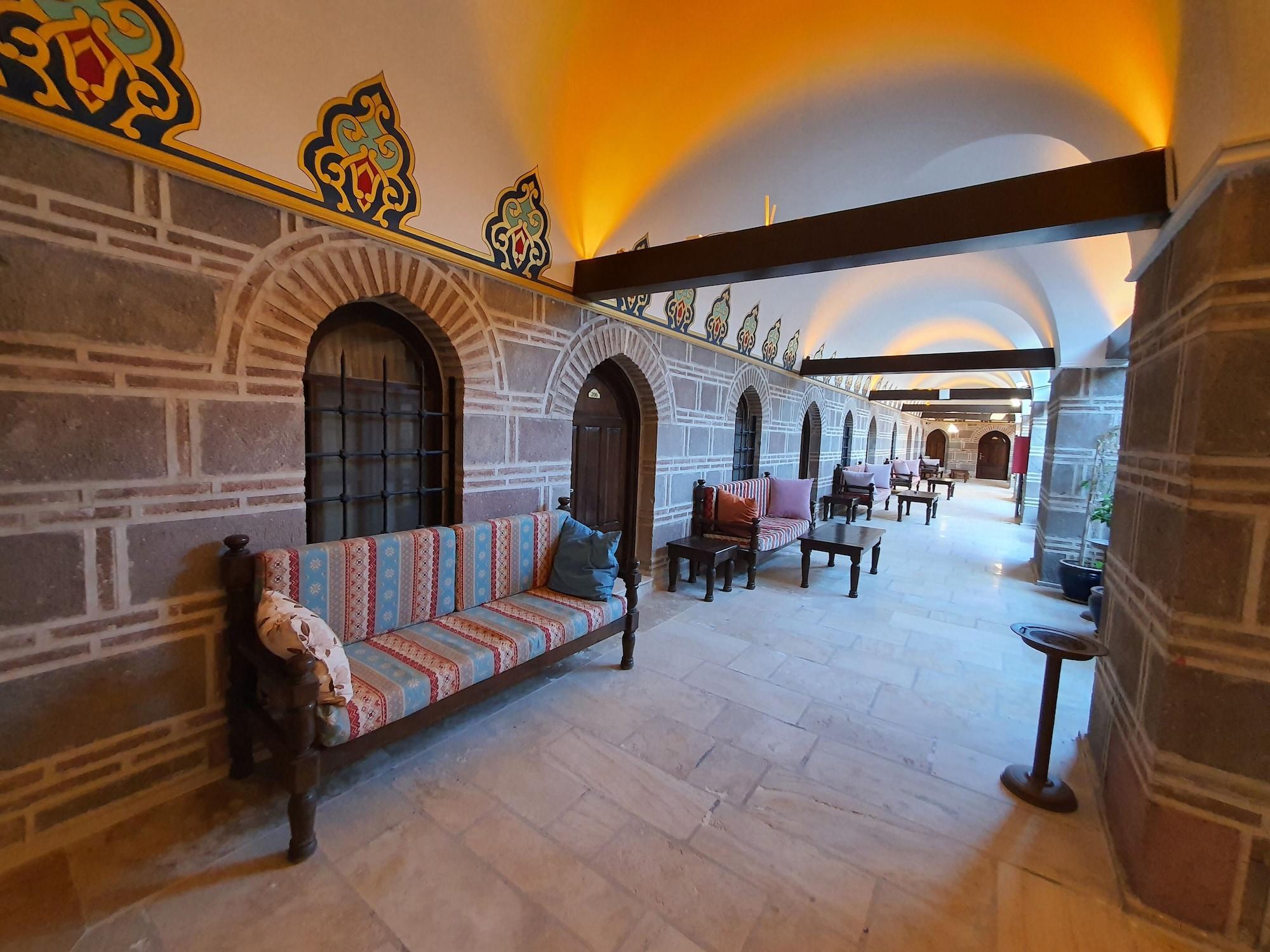 Cesme Kanuni Kervansaray Historical Hotel Экстерьер фото